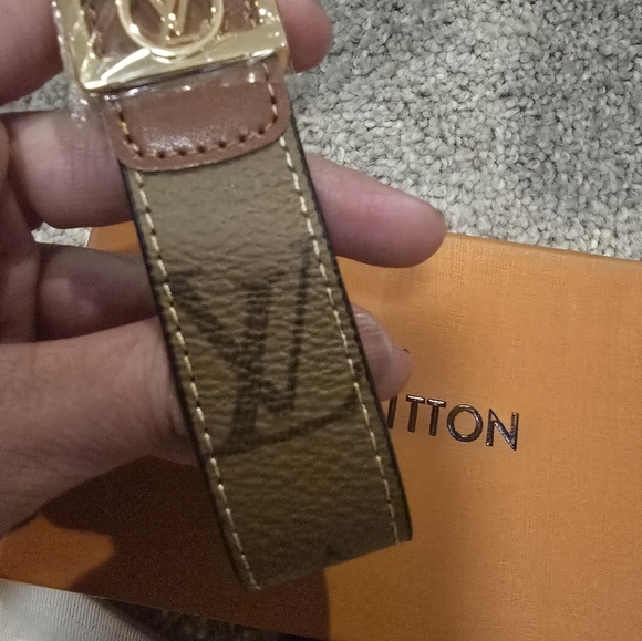 LV Keychain - Picture 6 of 9